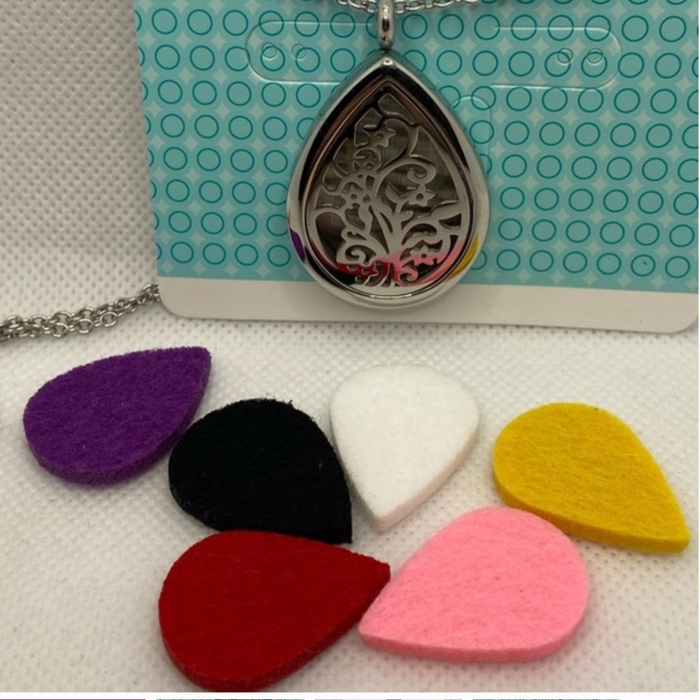 Beautiful Diffuser Flower Pendant with Felts